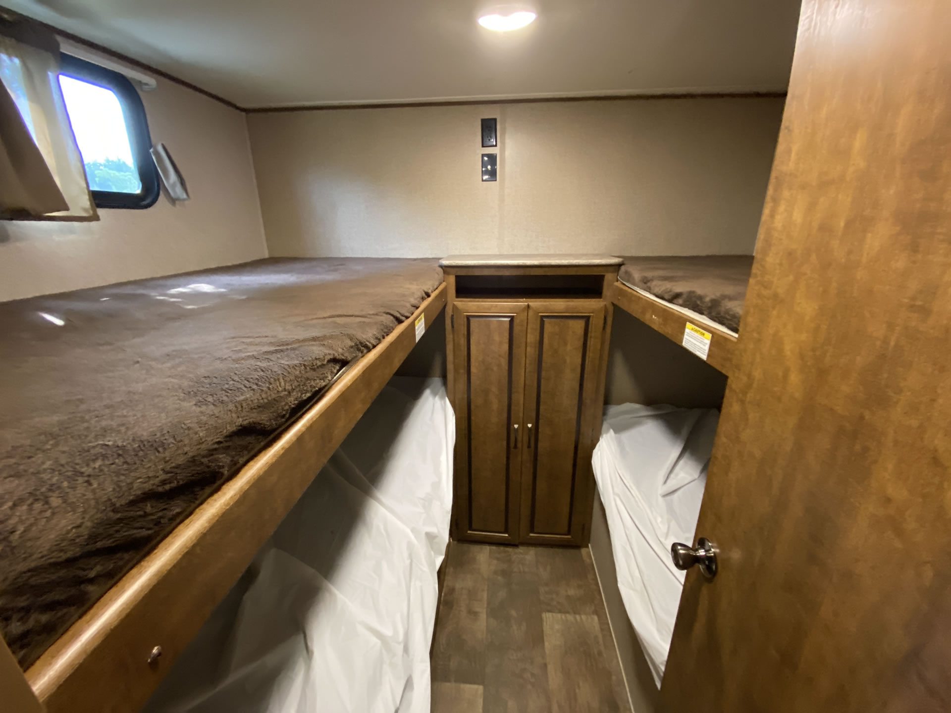 Zinger RV Camper Rental Unit Bunk Beds