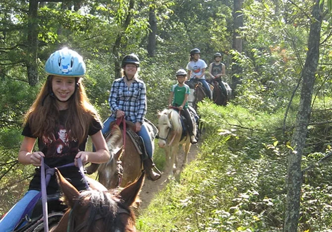 girls-horse-camp